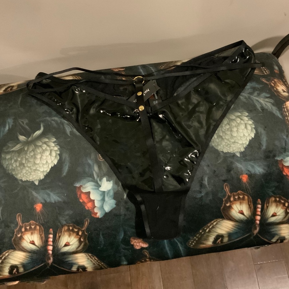 Ann summers patent black strappy thong